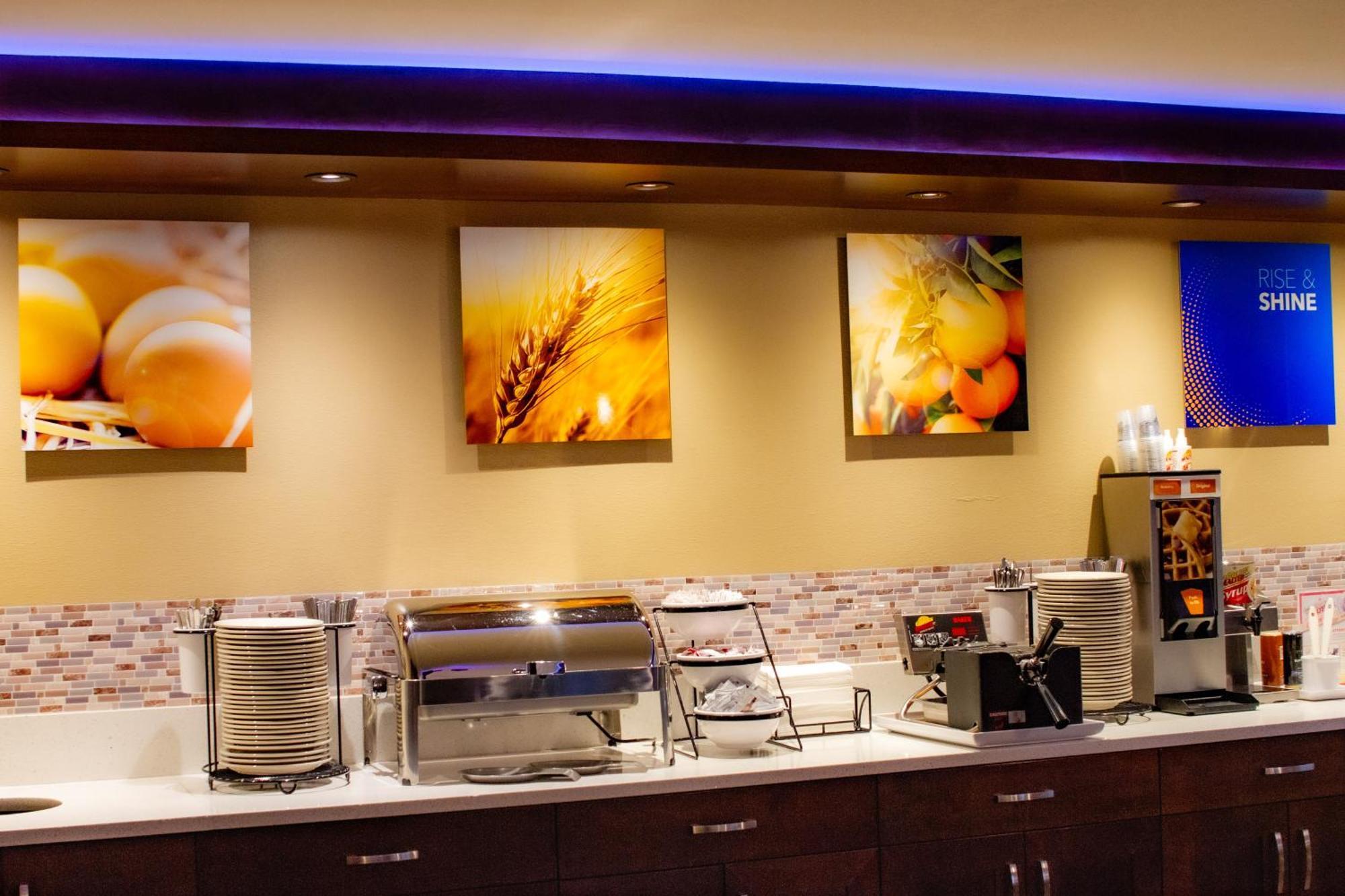 Comfort Inn & Suites Vancouver Downtown City Center מראה חיצוני תמונה