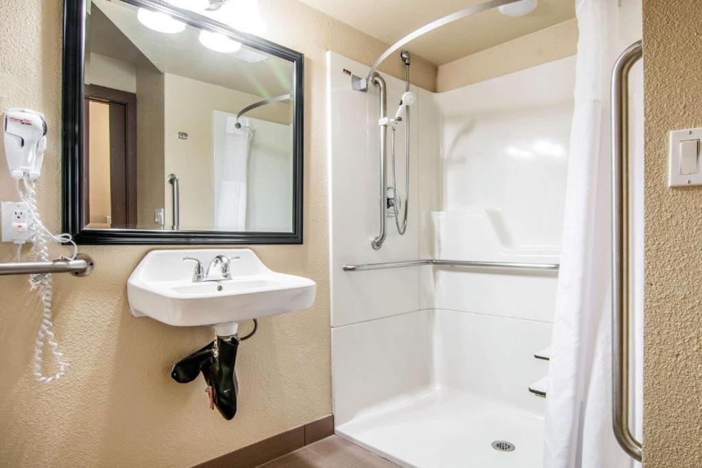 Comfort Inn & Suites Vancouver Downtown City Center מראה חיצוני תמונה
